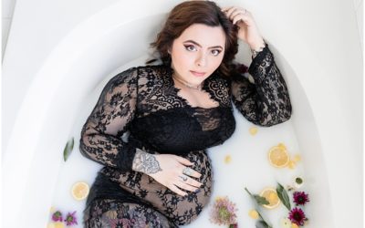 Laura’s Unique Photoshoot | Maternity Milk Bath Photoshoot | Portraits